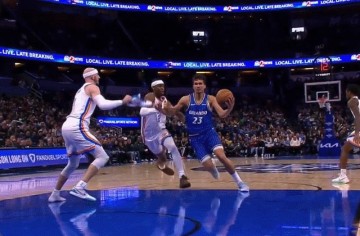 u球体育下载-卡鲁索“鞋防”成功被吹T：这可能是NBA最奇葩的犯规
